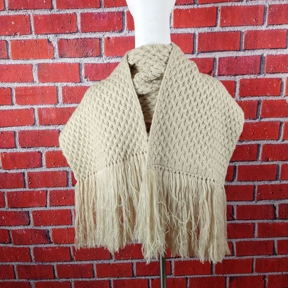 Ann Taylor/Loft cable knit scarf - Picture 2 of 8